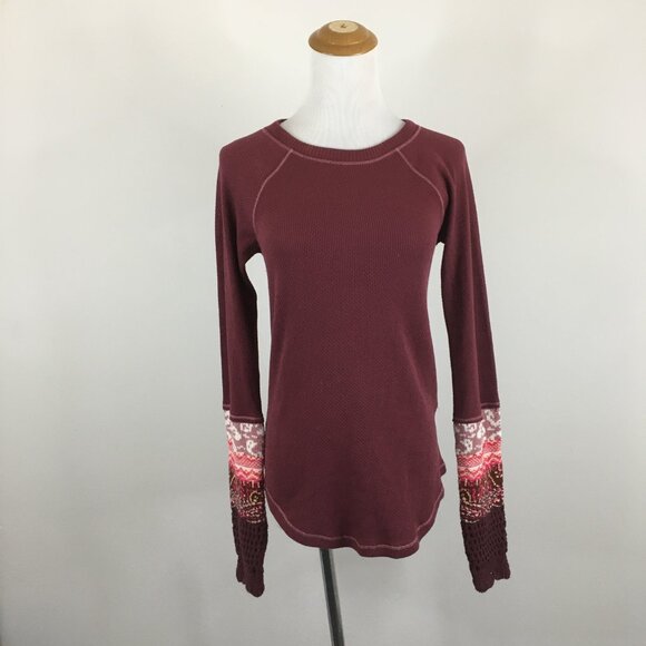 FREE PEOPLE Maroon Multi Color Knit Sleeve Insert Rounded Hem Textured Shirt - Picture 5 of 9
